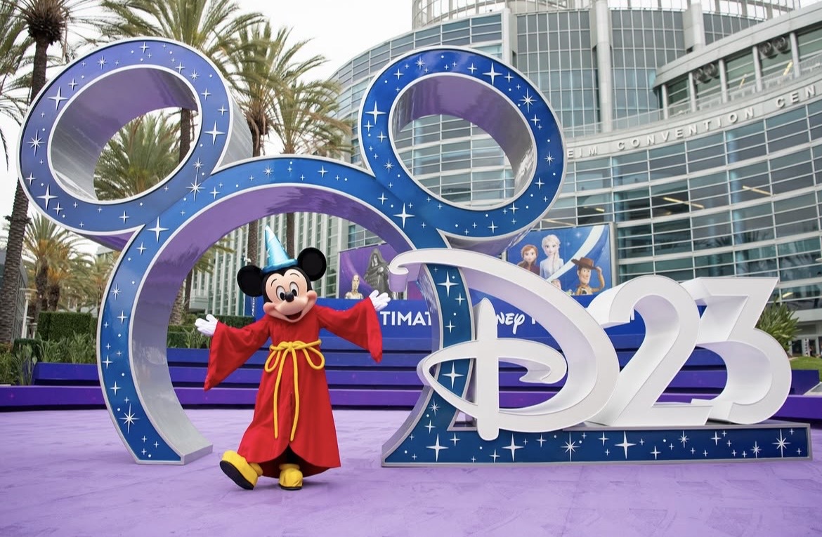 mickey-mouse-sorcerer-costume-d23-event.jpg